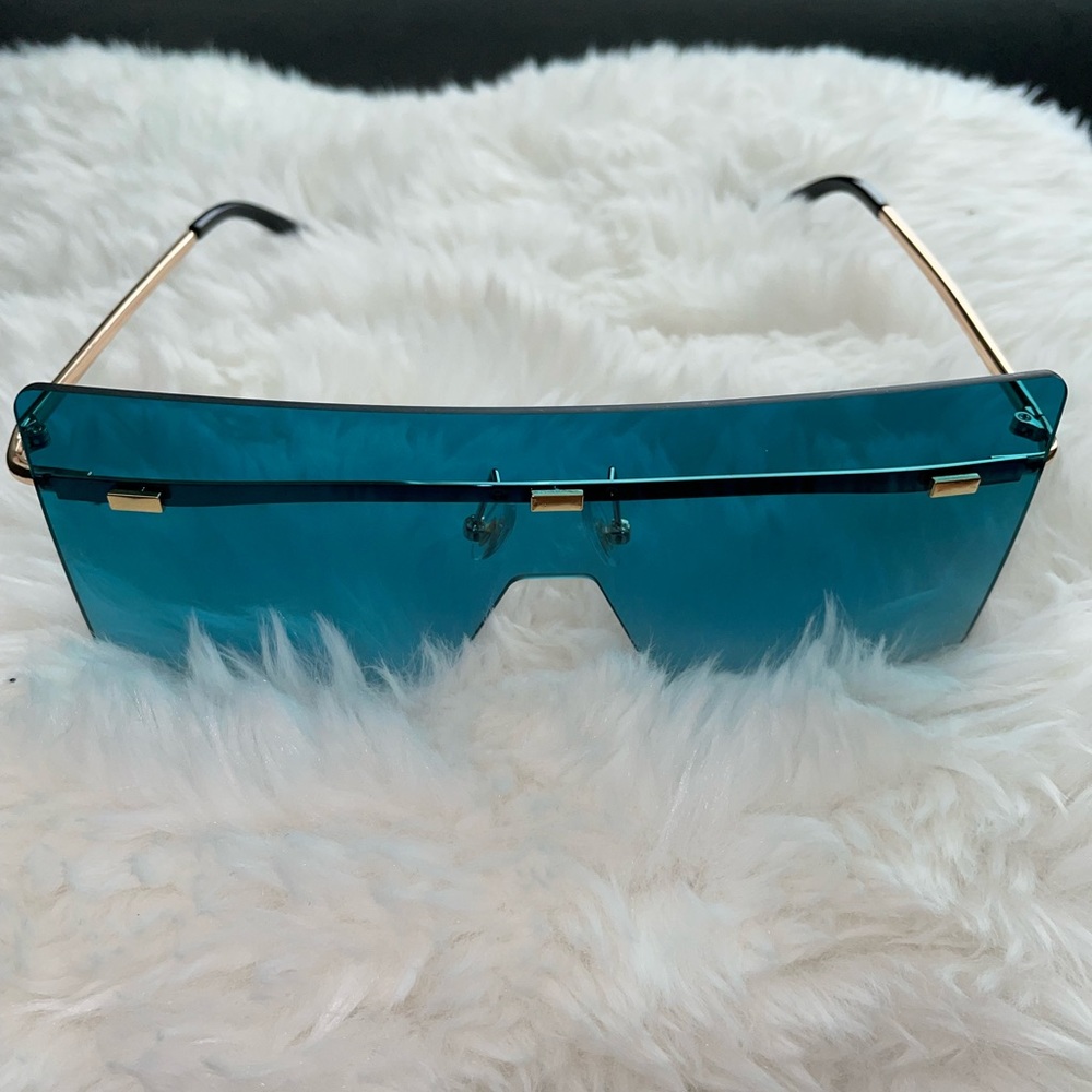 Pretty Shades 🤍